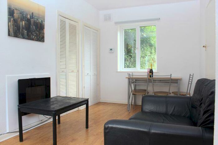 3 Bedroom Terraced House To Rent In Colbourne Avenue, Brighton, BN2