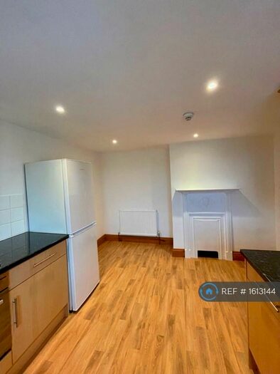2 Bedroom Flat To Rent In Albion Place, Ramsgate, CT11
