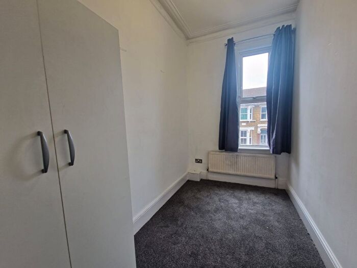 2 Bedroom Flat To Rent In Forest Road, Walthamstow, E17