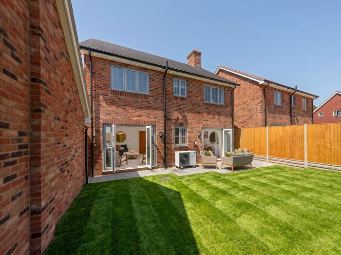 4 Bedroom Detached House For Sale In Brockhills Lane, New Milton, BH25