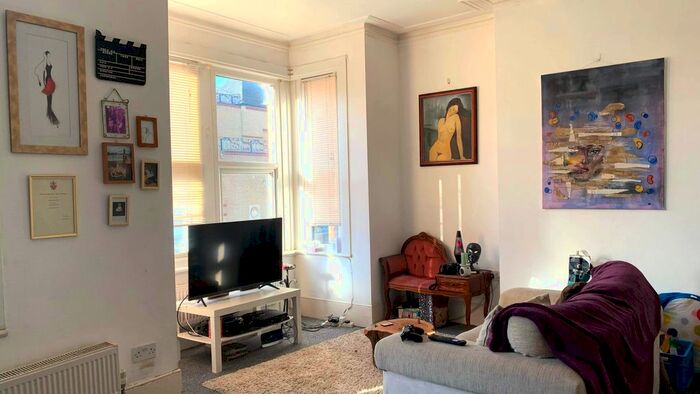 2 Bedroom Flat To Rent In Church Road, Southend-On-Sea, SS1