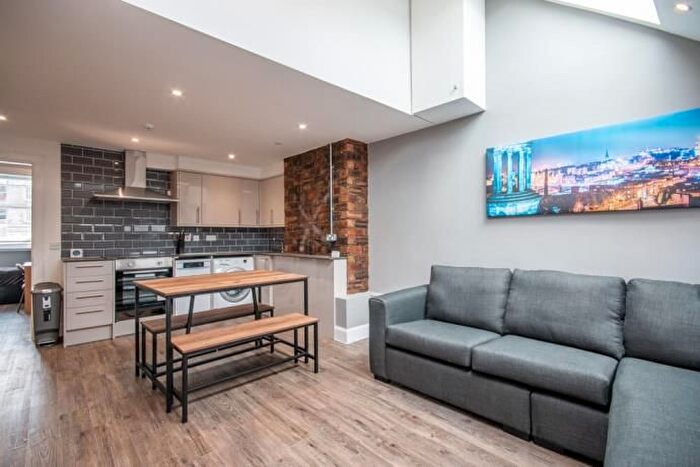 5 Bedroom Flat To Rent In Nicolson Square, Edinburgh, EH8