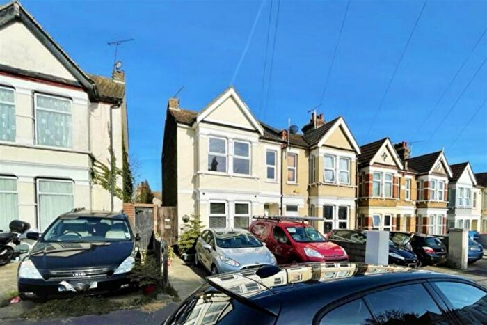 2 Bedroom Flat To Rent In Honiton Road, Southend-on-Sea, SS1