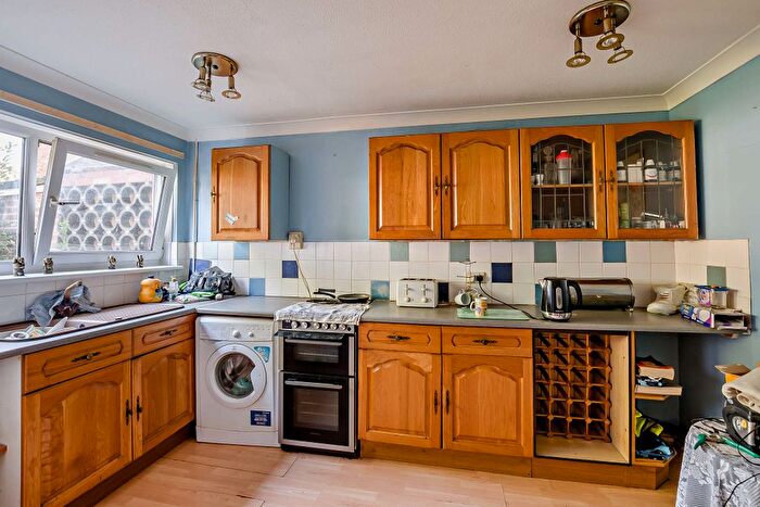 2 Bedroom Flat For Sale In Bishopsfield Road, Fareham, PO14