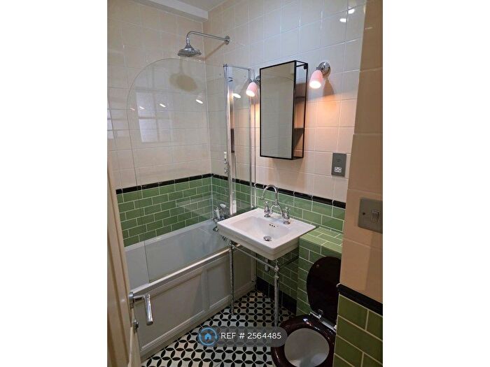 2 Bedroom Flat To Rent In Hillsborough Court, London, NW6