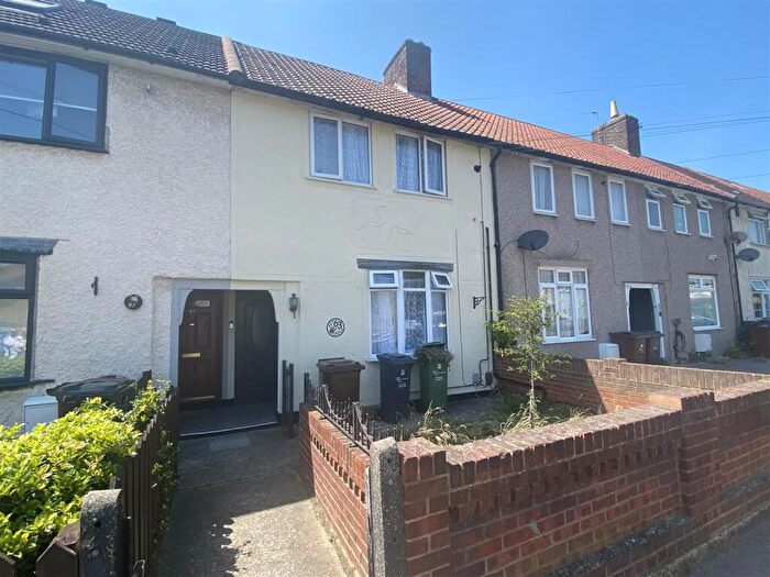 3 Bedroom Terraced House For Sale In Grafton Road, Dagenham, RM8
