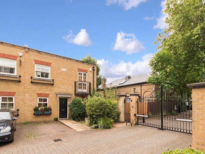 2 Bedroom Detached House To Rent In Layton Place, Kew, Richmond, TW9