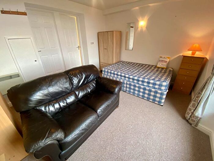 1 Bedroom Flat To Rent In Bay View Crescent, Brynmill, Swansea, SA1