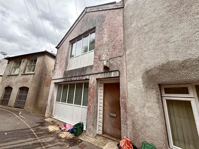2 Bedroom Flat To Rent In Castle Dyke, Launceston, PL15
