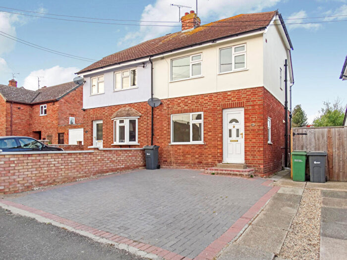 3 Bedroom Semi-Detached House To Rent In Challis Lane, Braintree, CM7