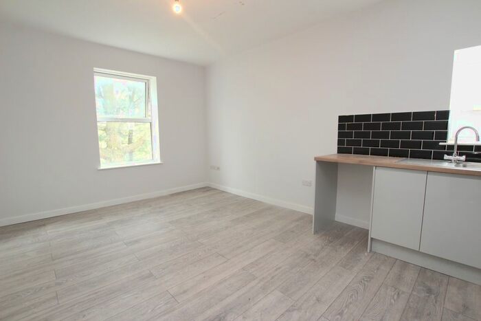 2 Bedroom Flat To Rent In , Third Avenue, NG7