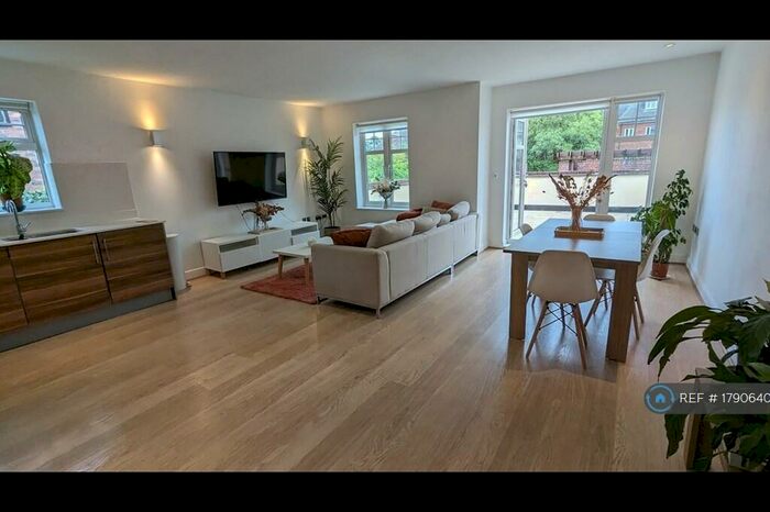 2 Bedroom Flat To Rent In Shoppenhangers Road, Maidenhead, SL6