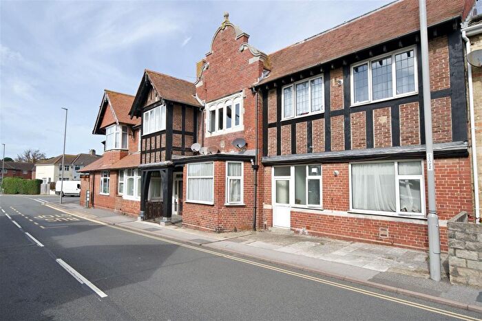 2 Bedroom Flat For Sale In Abbotsbury Road, Weymouth, DT4