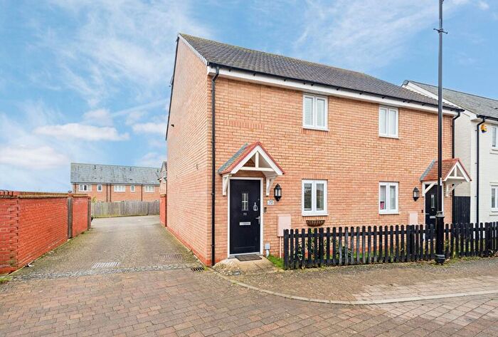 3 Bedroom Semi-Detached House For Sale In Alder Wynd, Silsoe, MK45