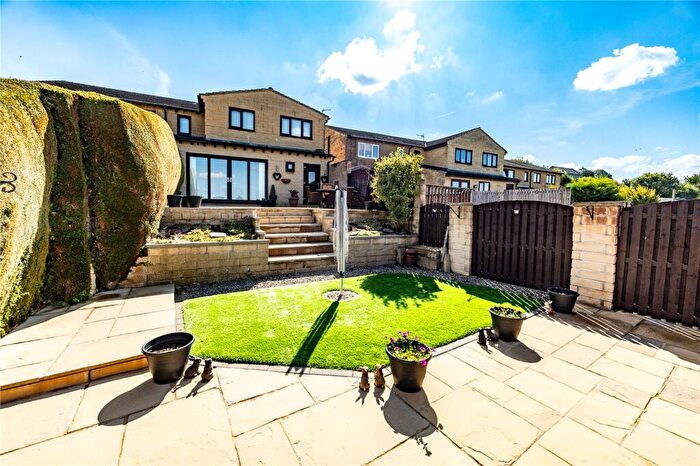 3 Bedroom Semi-Detached House For Sale In Roselee Close, Siddal, Halifax, HX3
