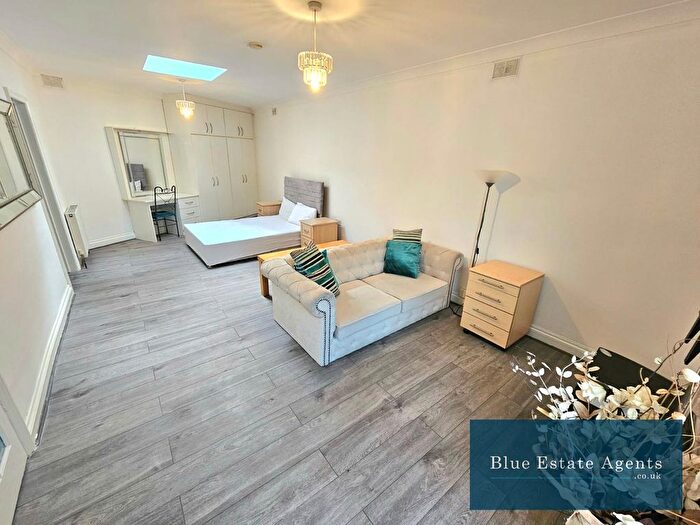 1 Bedroom Flat To Rent In Sutton Way, Hounslow, TW5