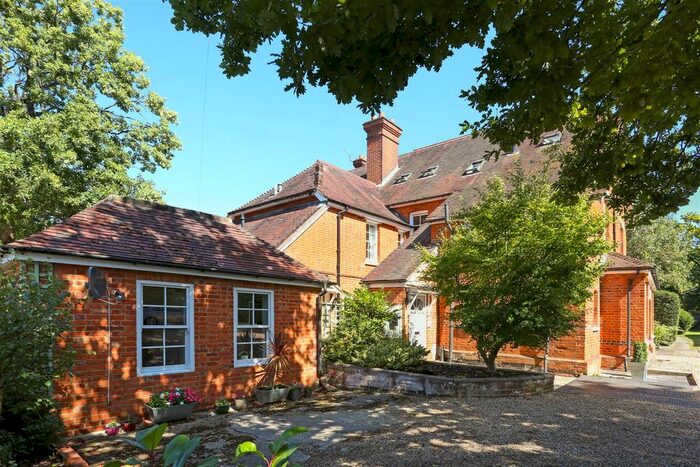 2 Bedroom Maisonette To Rent In Kennel Ride, Ascot, SL5