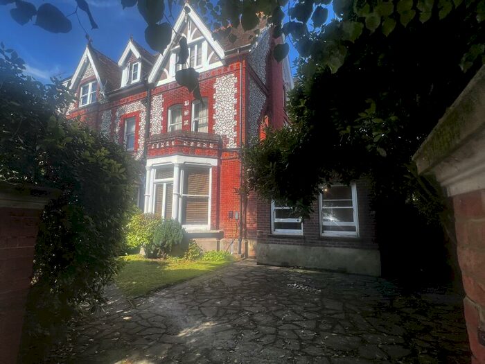 Apartment To Rent In Grassington Road, Eastbourne, BN20