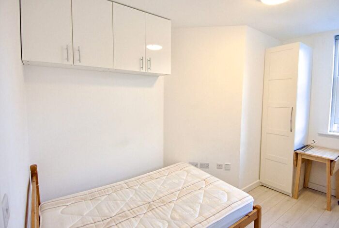 Studio To Rent In Warwick Road, London, SW5