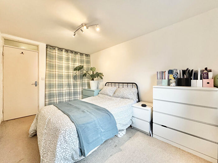 1 Bedroom Flat For Sale In Rosebery Way, Tring, HP23