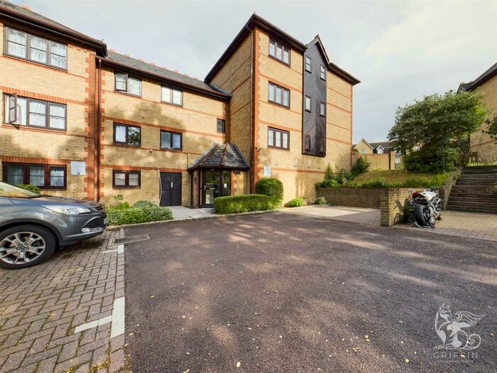 1 Bedroom Flat To Rent In College Close, Grays, RM17