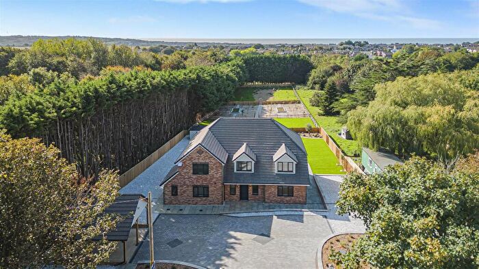 4 Bedroom Detached House For Sale In The Lookout, Peacehaven, BN10
