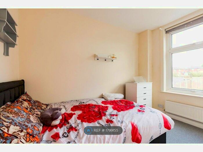 3 Bedroom Terraced House To Rent In King Street, Dukinfield, SK16