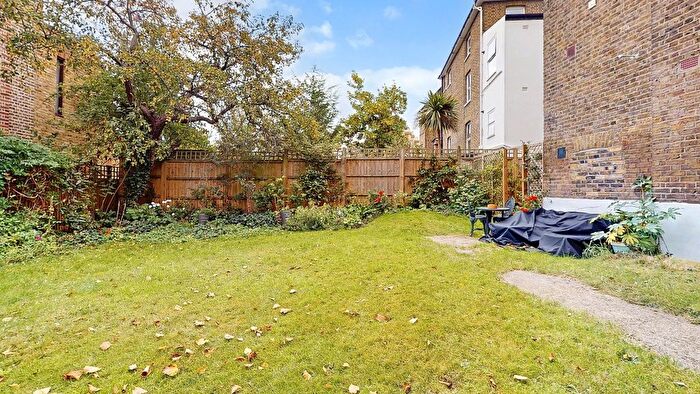 Studio To Rent In Sheen Road, TW9