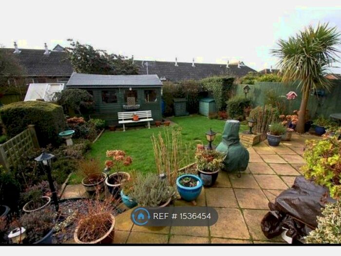 4 Bedroom Semi-Detached House To Rent In Howe Close, Colchester, CO4