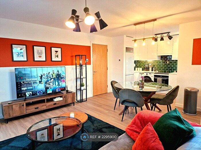 2 Bedroom Flat To Rent In Rustat Avenue, Cambridge, CB1