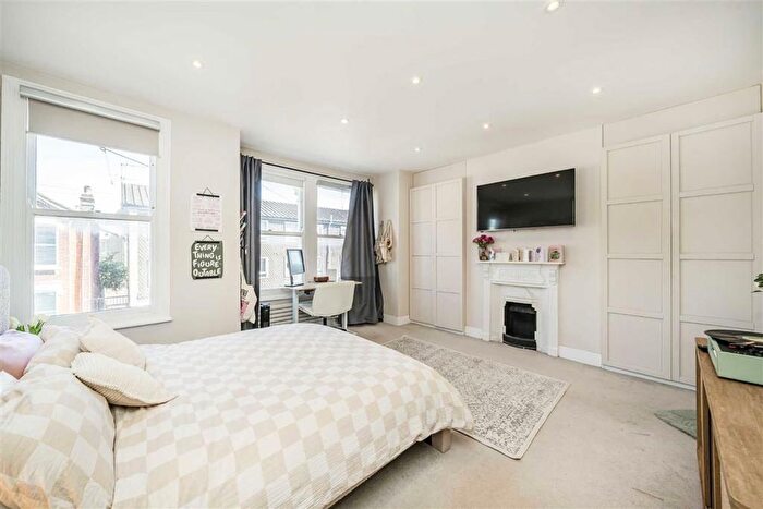 5 Bedroom Terraced House For Sale In Gaskarth Road, Balham, SW12