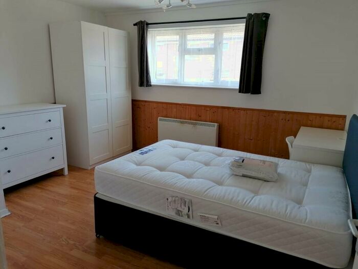 3 Bedroom Flat To Rent In Titania Close, Colchester, Essex, CO4
