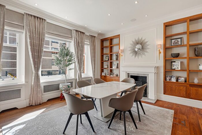 2 Bedroom Flat To Rent In South Street, London, W1K