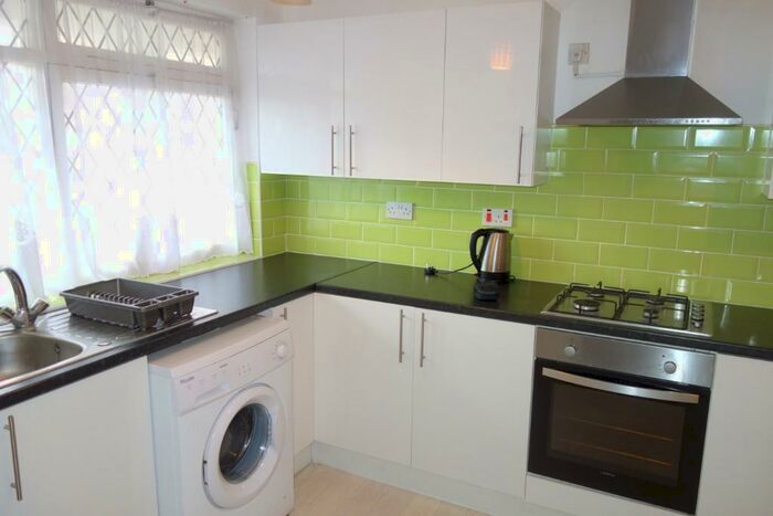 3 Bedroom Maisonette To Rent In Guerin Square, London, E3