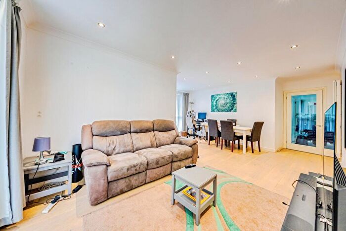 2 Bedroom Flat For Sale In Thomas More Street, London, E1W
