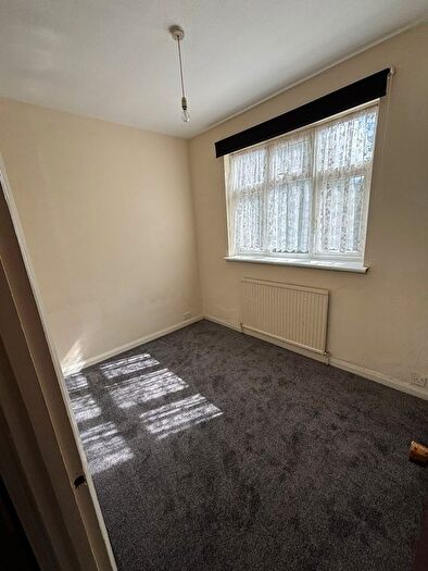 1 Bedroom Flat To Rent In Empress Avenue, Ilford, IG1