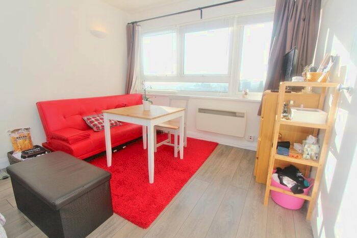Studio To Rent In Seven Sisters Road, London, N4