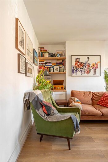 2 Bedroom Flat For Sale In Leucha Road, Walthamstow, E17