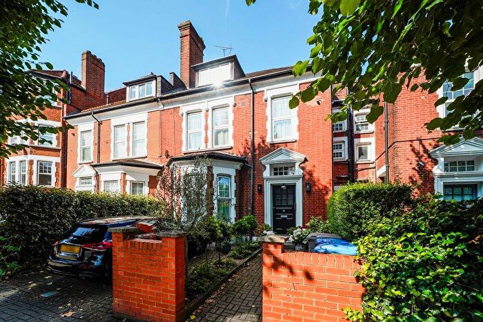 2 Bedroom Flat To Rent In Blenheim Gardens, Willesden Green, NW2