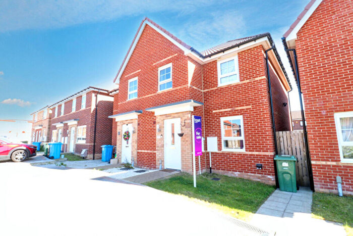 3 Bedroom Semi-Detached House For Sale In Farleigh Drive, Harworth, Doncaster, DN11