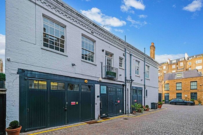 3 Bedroom Mews To Rent In Queen's Gate Place Mews, London, SW7