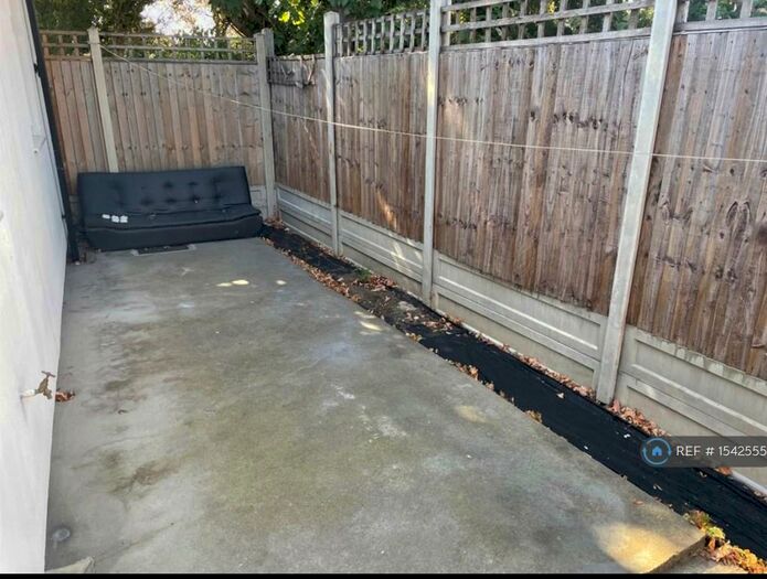 1 Bedroom Bungalow To Rent In Winding Way, Dagenham, RM8