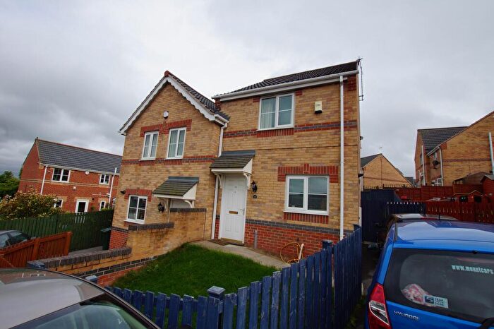 2 Bedroom Semi Detached House To Rent In Wentworth Crescent, Bradford, BD4