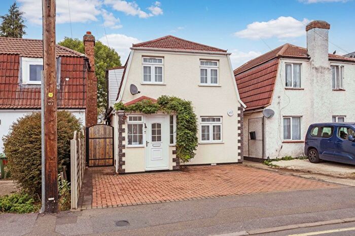 4 Bedroom Detached House For Sale In Elliman Avenue, Slough, SL2