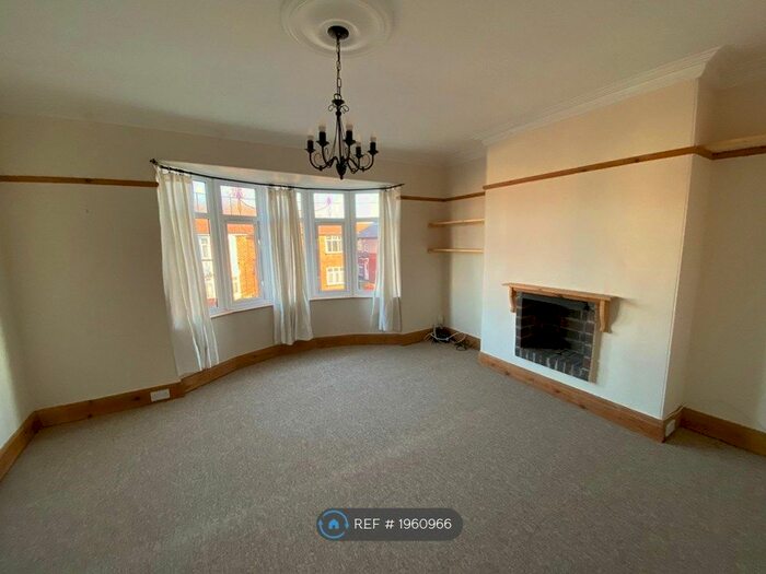 2 Bedroom Flat To Rent In High Heaton, Newcastle Upon Tyne, NE7