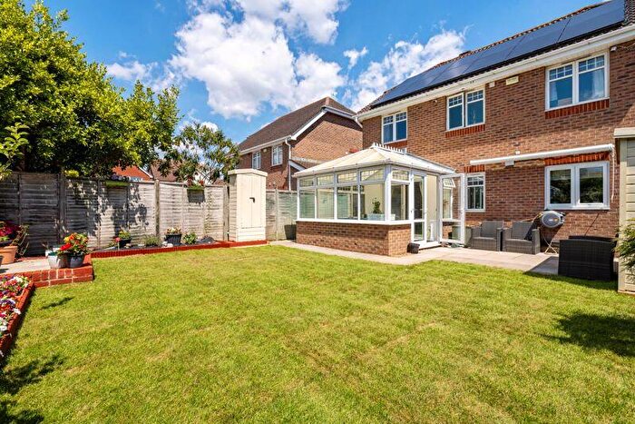 5 Bedroom Detached House For Sale In Peacock Close, Chichester, PO19