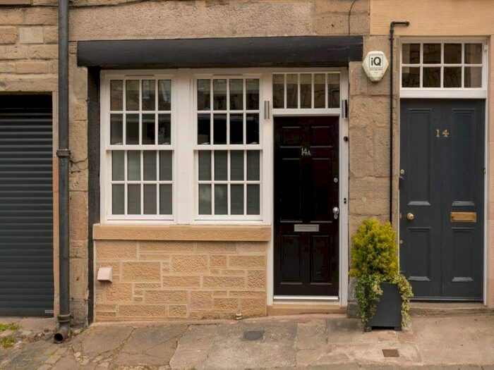 2 Bedroom Flat To Rent In Gloucester Lane, New Town, Edinburgh EH3