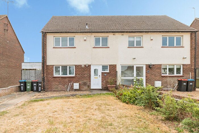 3 Bedroom Semi-Detached House For Sale In Staple Hall Road Bletchley, Milton Keynes, MK1