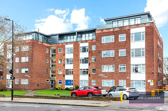 3 Bedroom Flat To Rent In Embassy Court, Bounds Green Road, N11