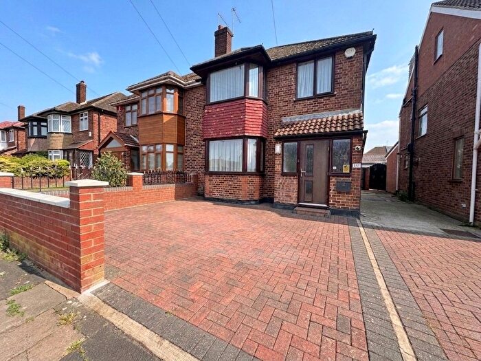 3 Bedroom Semi Detached House For Sale In Brabazon Road, Hounslow, TW5